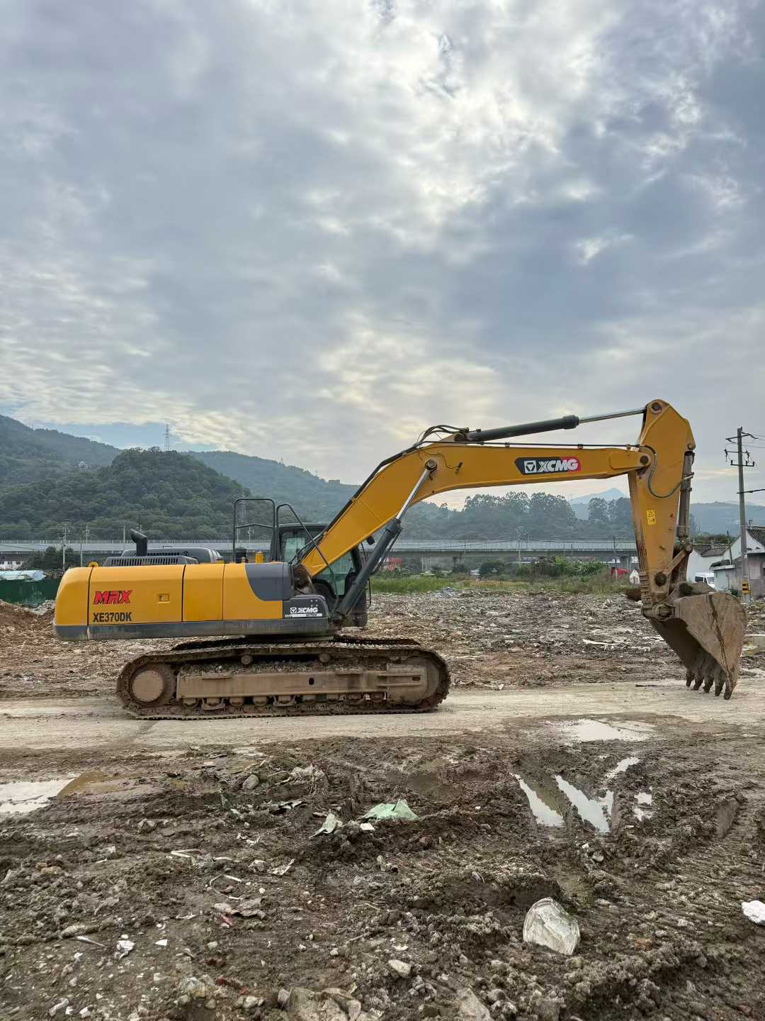 Buy XCMG XE370 Used Excavator / 1