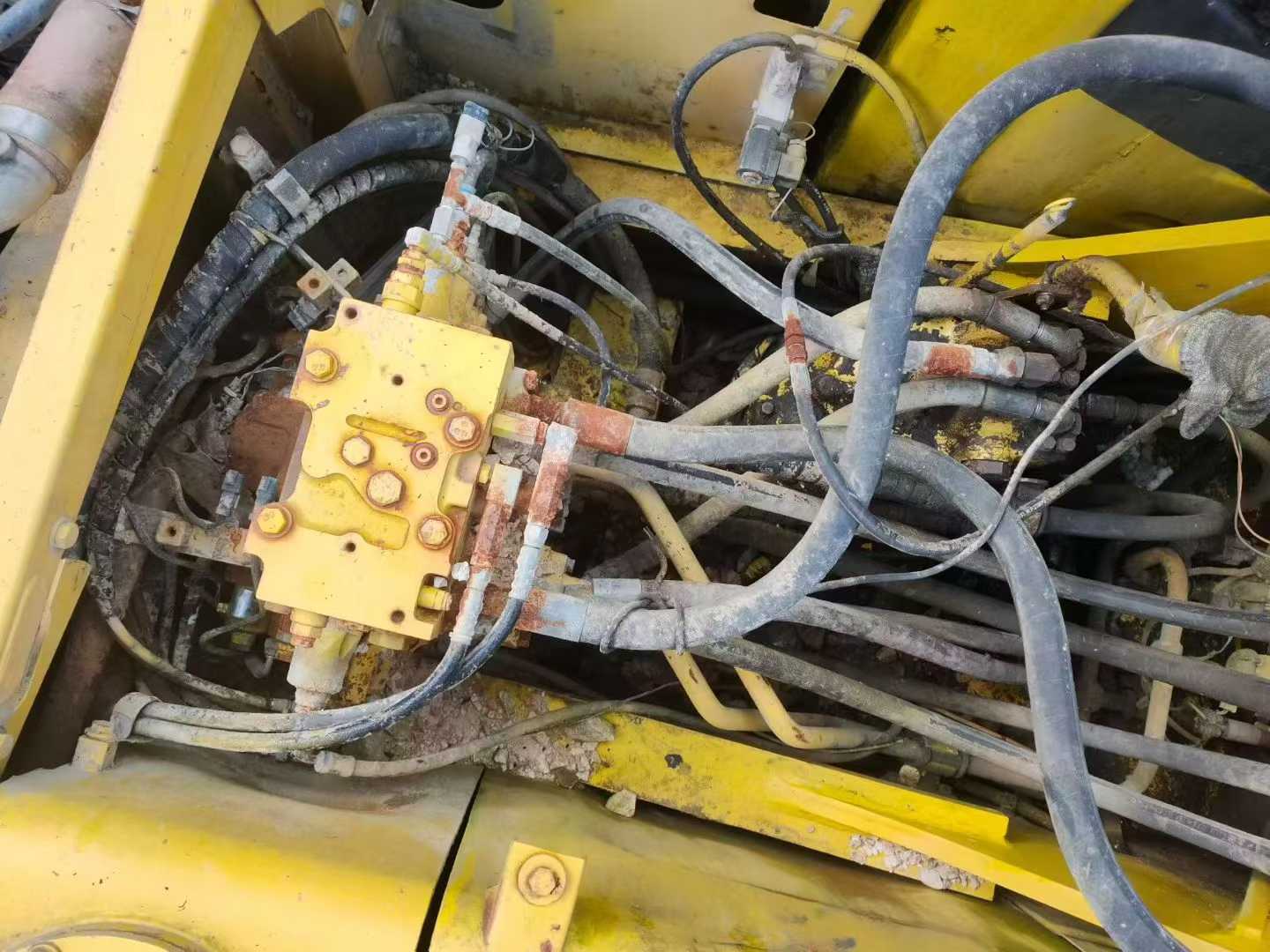 Buy Komatsu PC220-8 Used Excavator / 3 Used Komatsu PC220-8 Excavator 2016 Model / 3