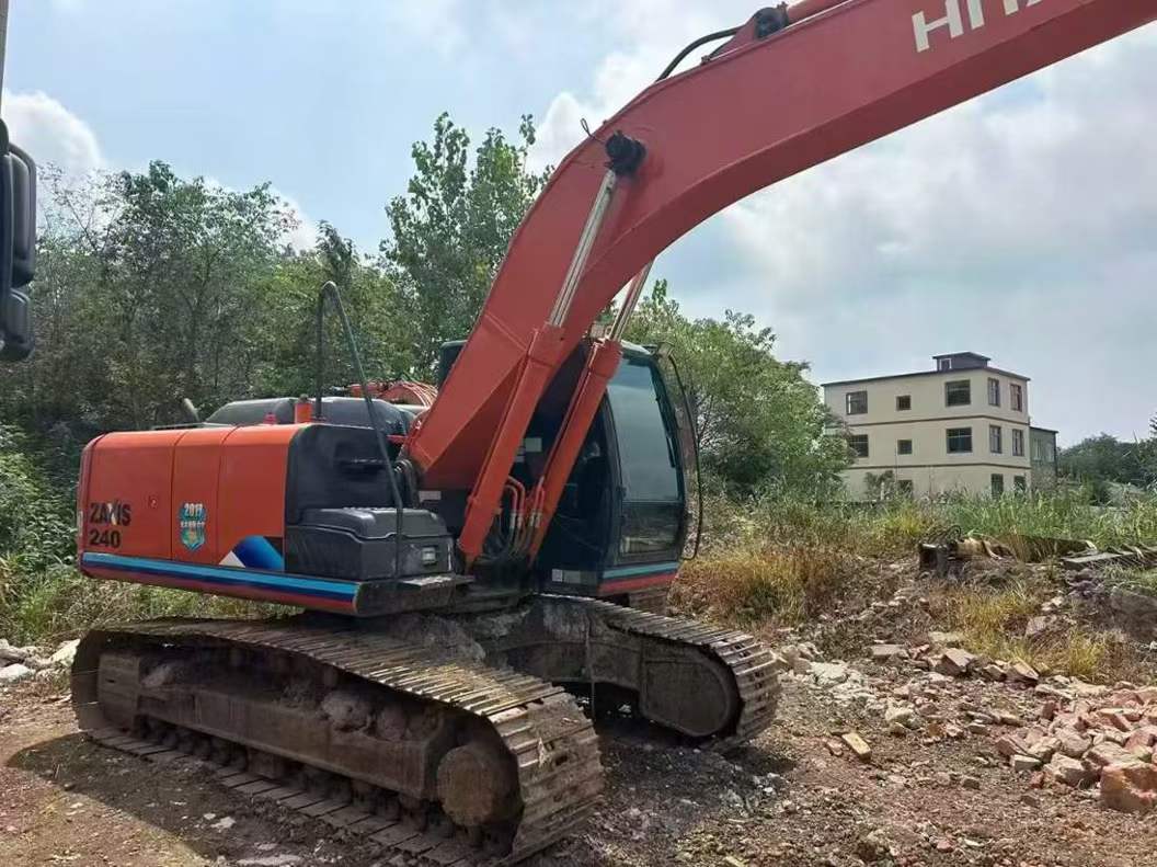 Buy Hitachi ZAXIS200 Used Excavator / 1