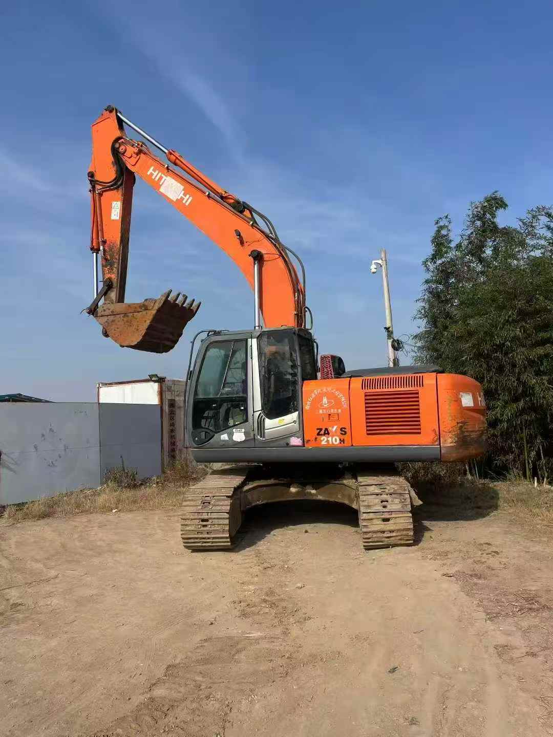 Buy Hitachi ZAXIS200 Used Excavator / 2 Used Hitachi ZAXIS200 Excavator 2010 Model / 2