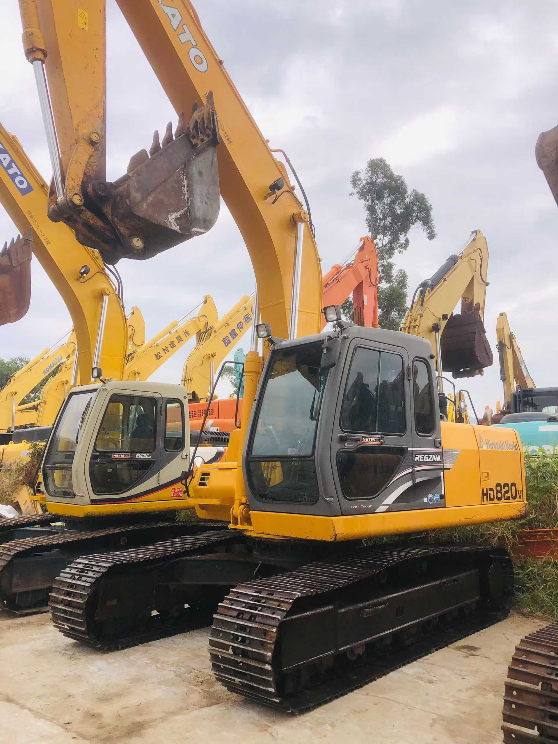 Buy Kato HD820V Used Excavator / 1