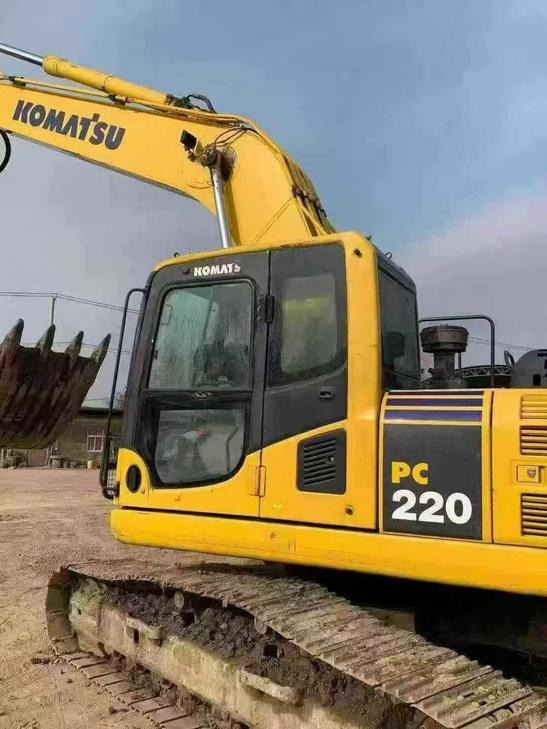 Buy Komatsu PC220 Used Excavator / 1