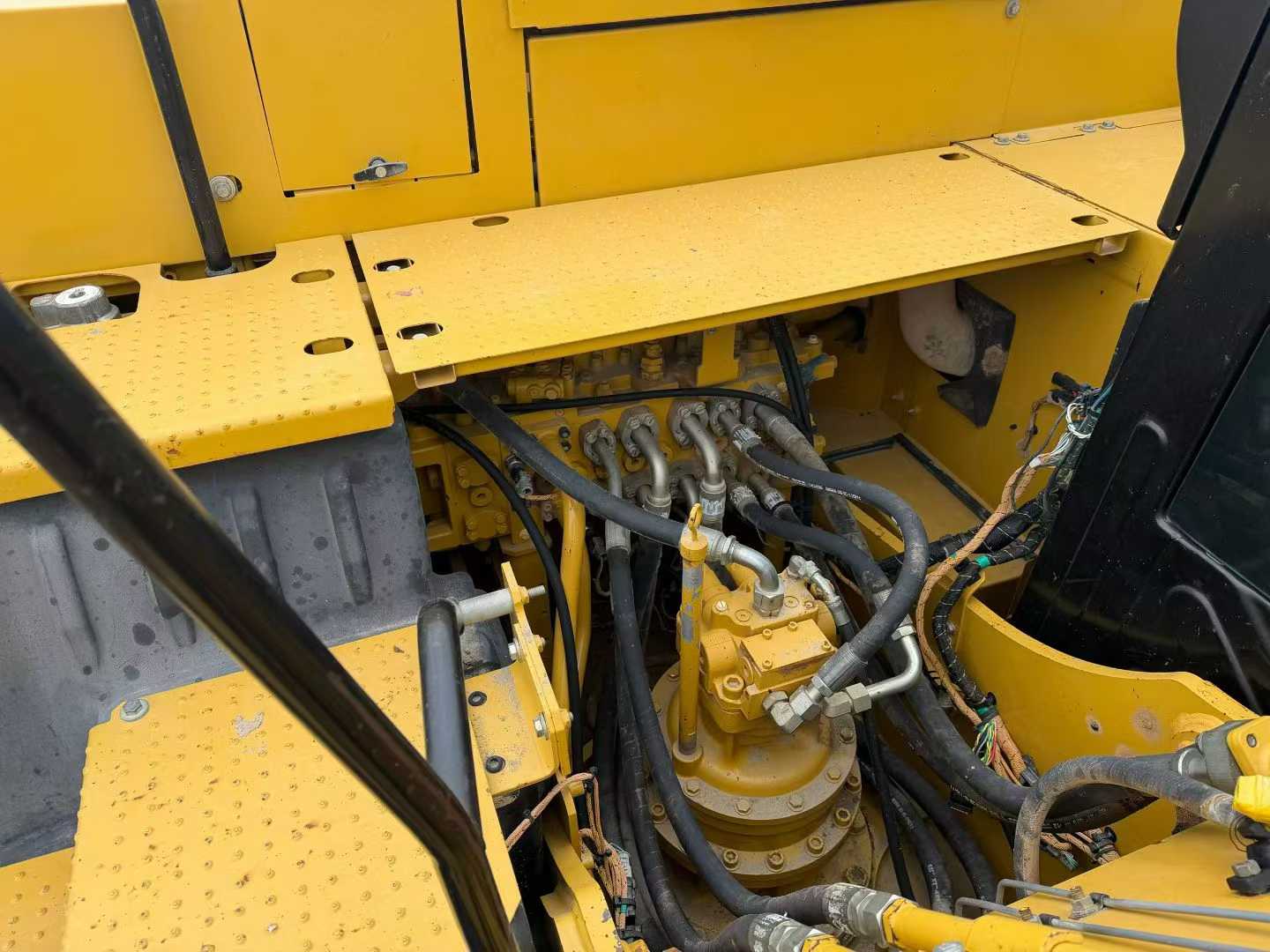 Buy Caterpillar 323 Used Excavator / 8 Used Caterpillar 323 Excavator 2018 Model / 8