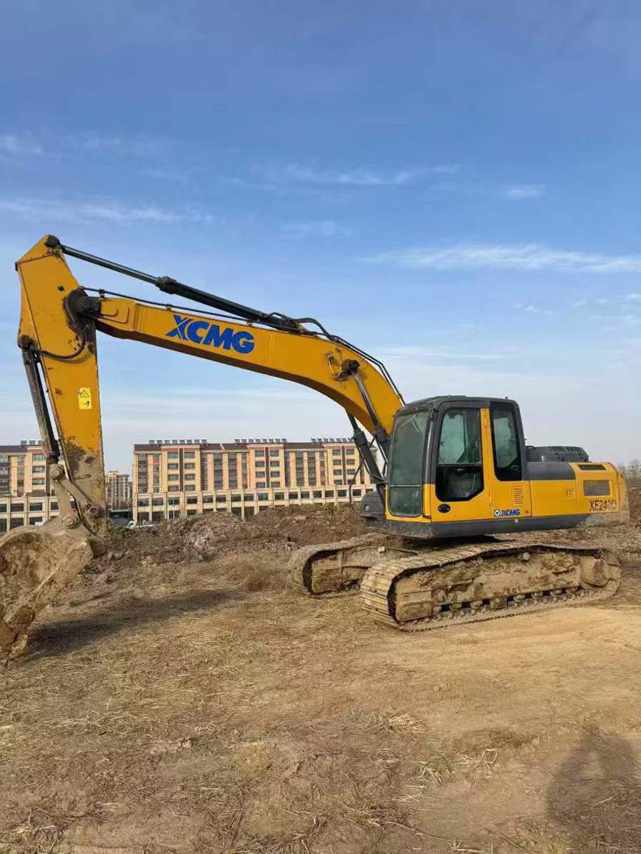 Buy XCMG XE215 Used Excavator / 1
