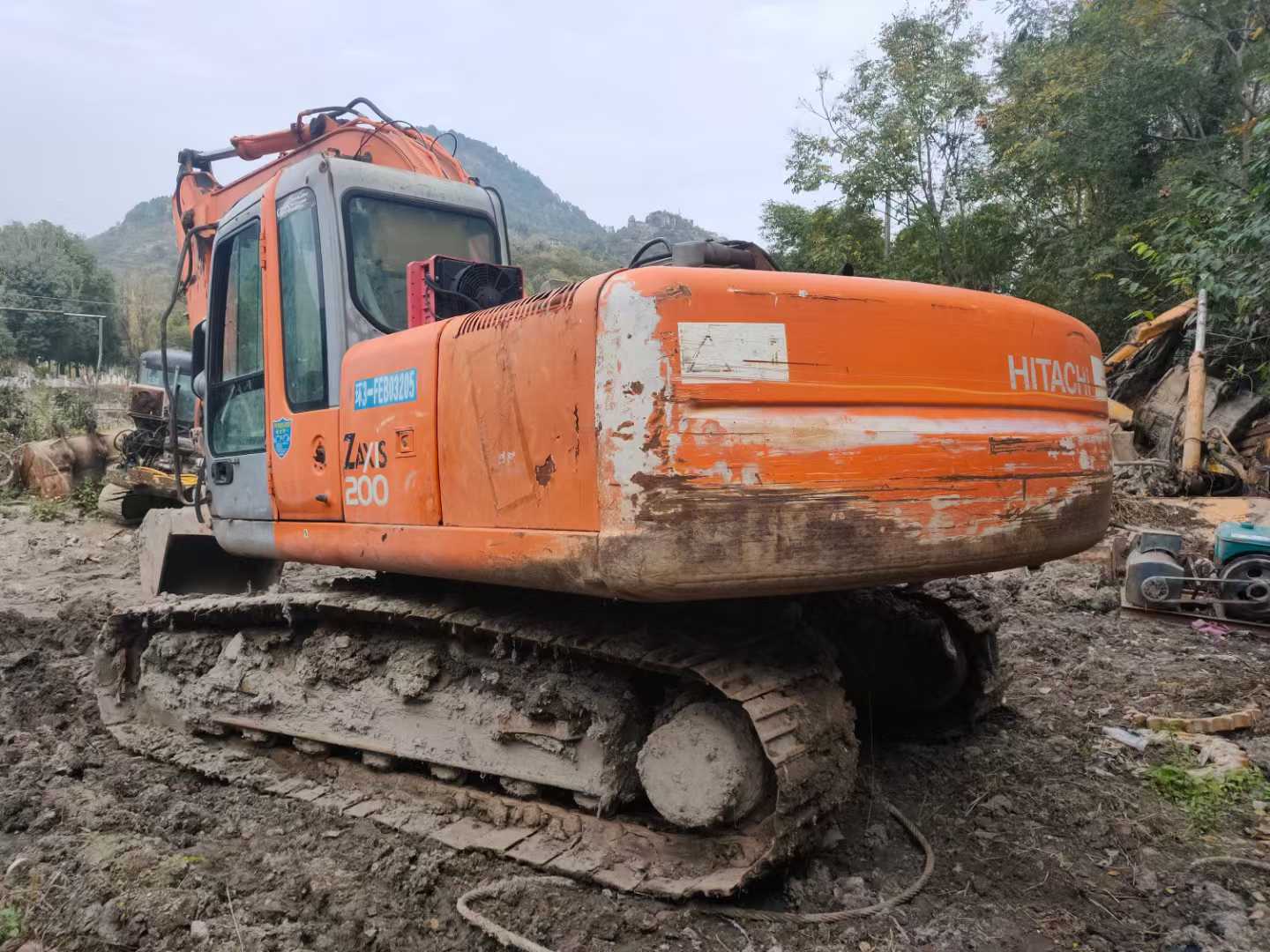 Buy Hitachi ZAXIS200 Used Excavator / 1