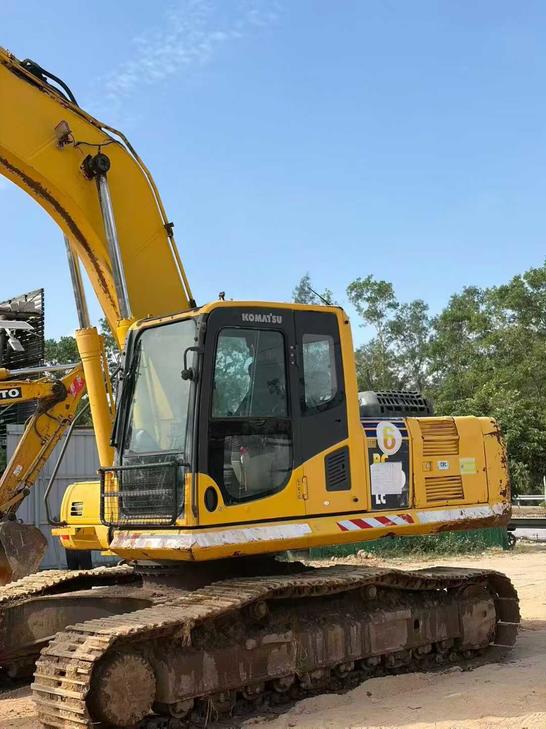 Buy Komatsu PC240LC-8 Used Excavator / 1