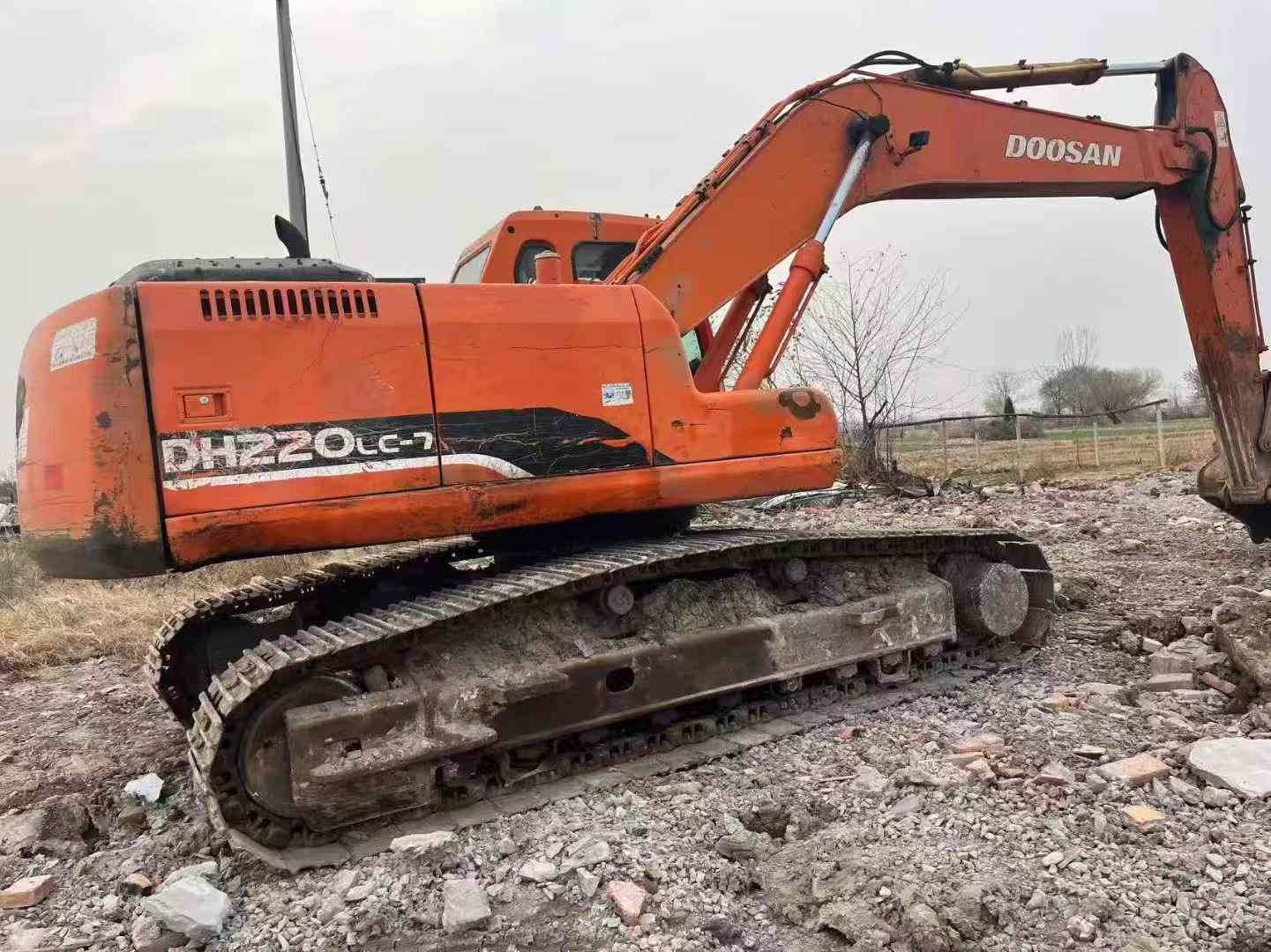Buy Doosan DH220-7 Used Excavator / 1