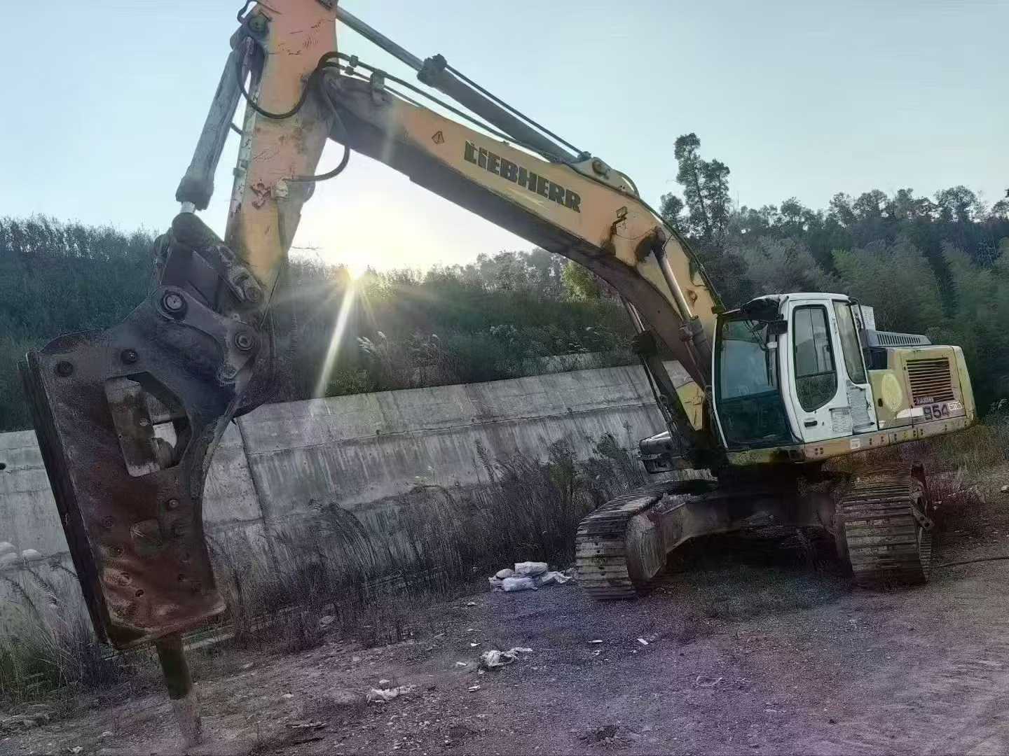 Buy Liebherr A944BHD Used Excavator / 1