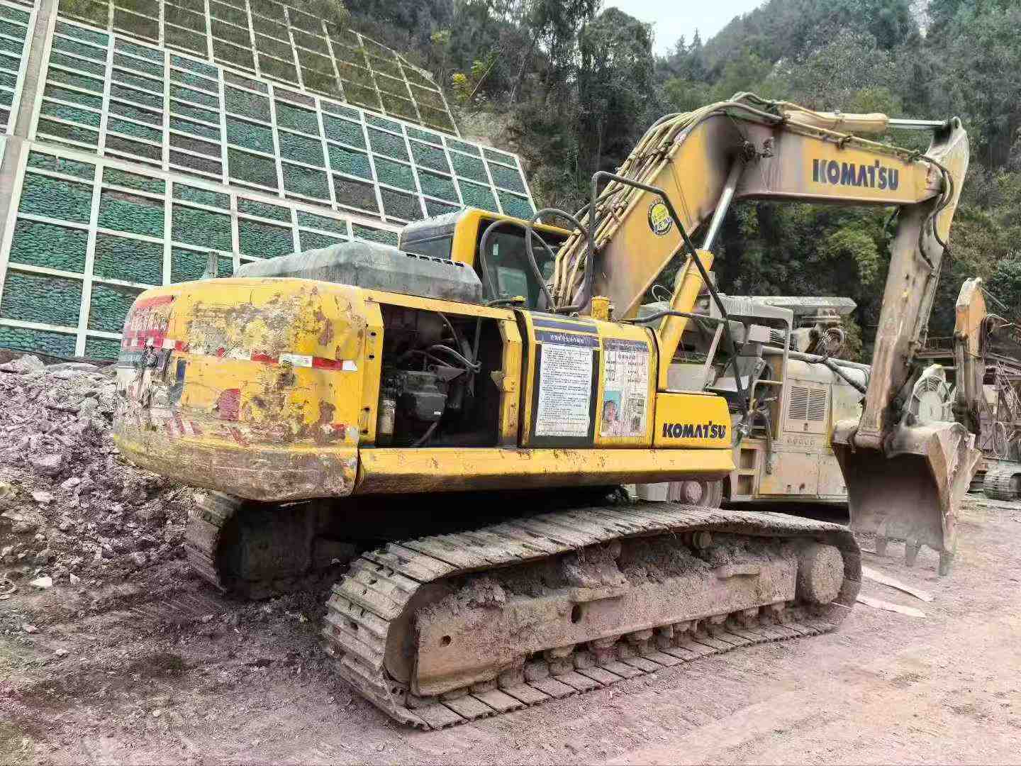Buy Komatsu PC220 Used Excavator / 1