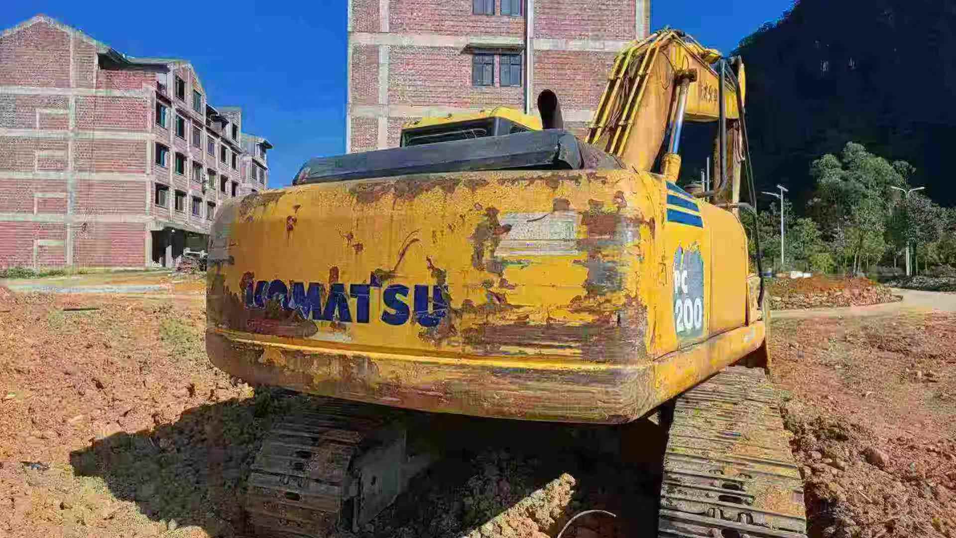 Buy Komatsu PW200-7 Used Excavator / 1