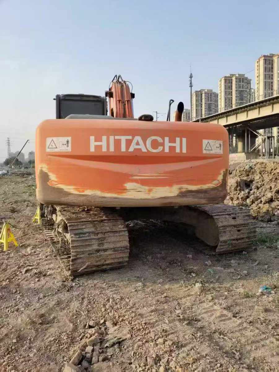 Buy Hitachi ZAXIS200 Used Excavator / 1
