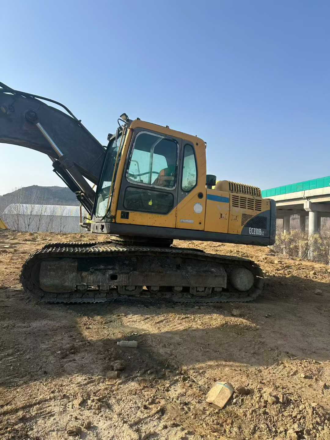 Buy Volvo EW210C Used Excavator / 1