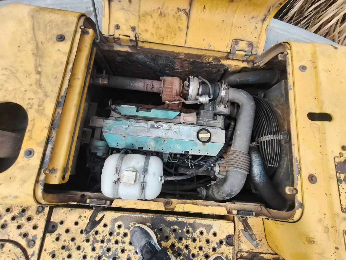 Buy Volvo EW210C Used Excavator / 7 Used Volvo EW210C Excavator 2013 Model / 7