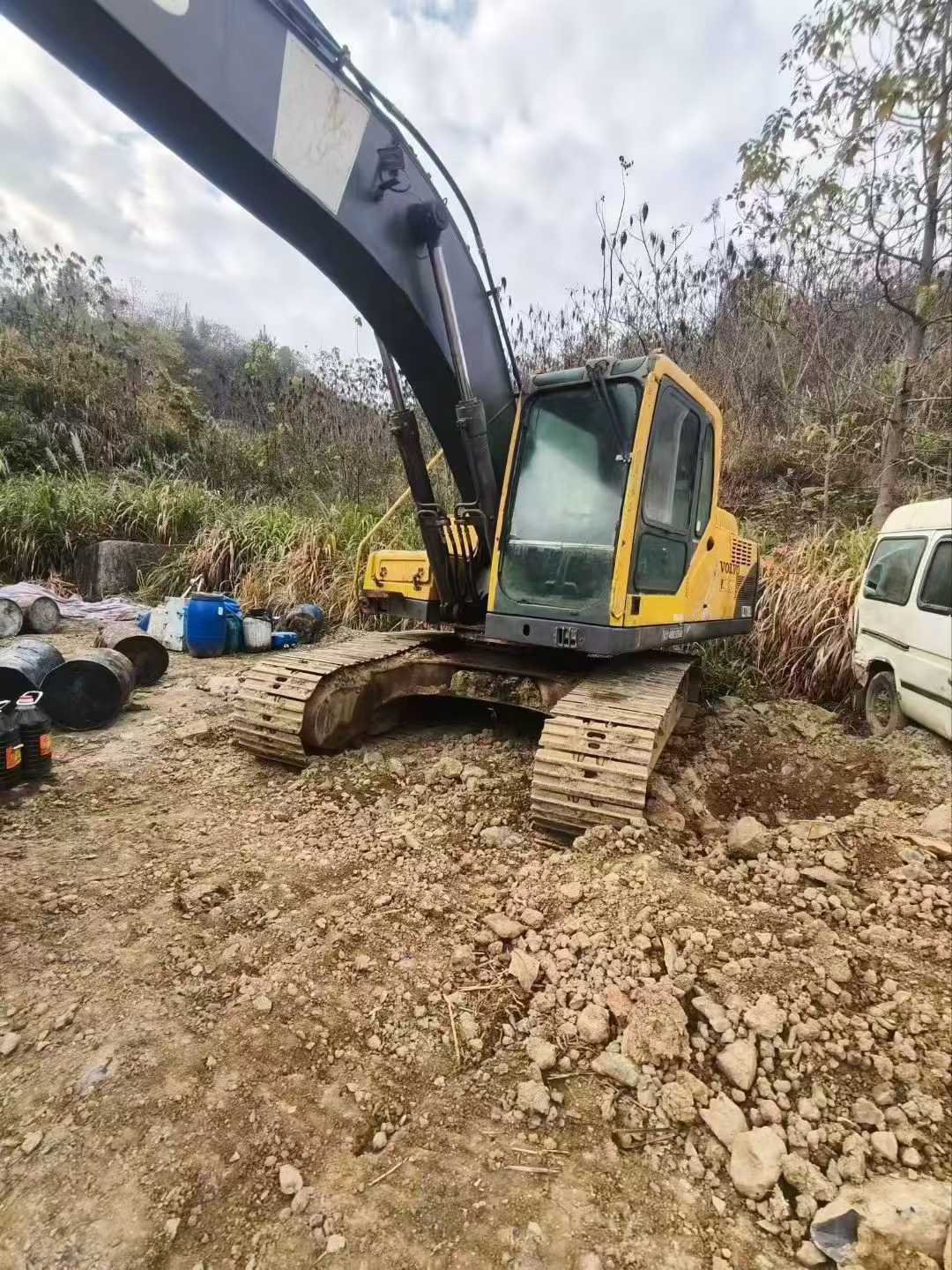 Buy Volvo EC210 Heavy Duty Used Excavator / 1