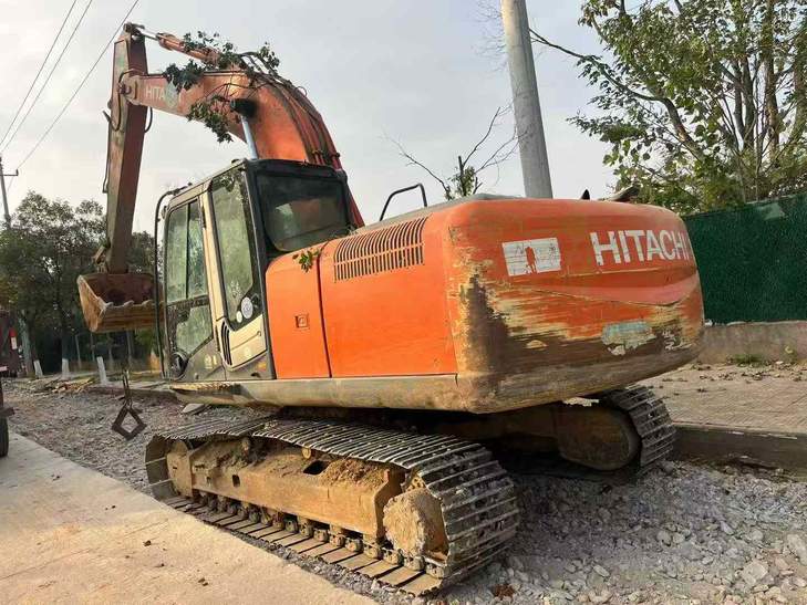 Buy Hitachi ZAXIS200 Used Excavator / 1