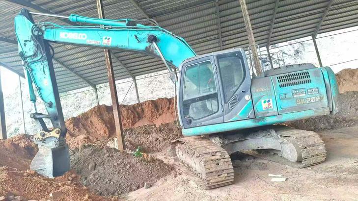 Buy Kobelco SK200 Used Excavator / 1