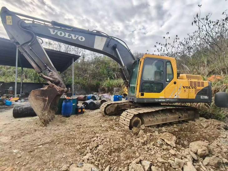 Buy Volvo EW210C Used Excavator / 1
