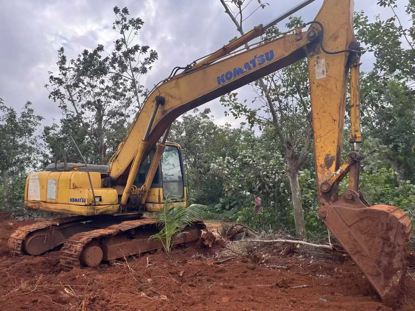 Buy Komatsu PC200-8 Used Excavator / 1