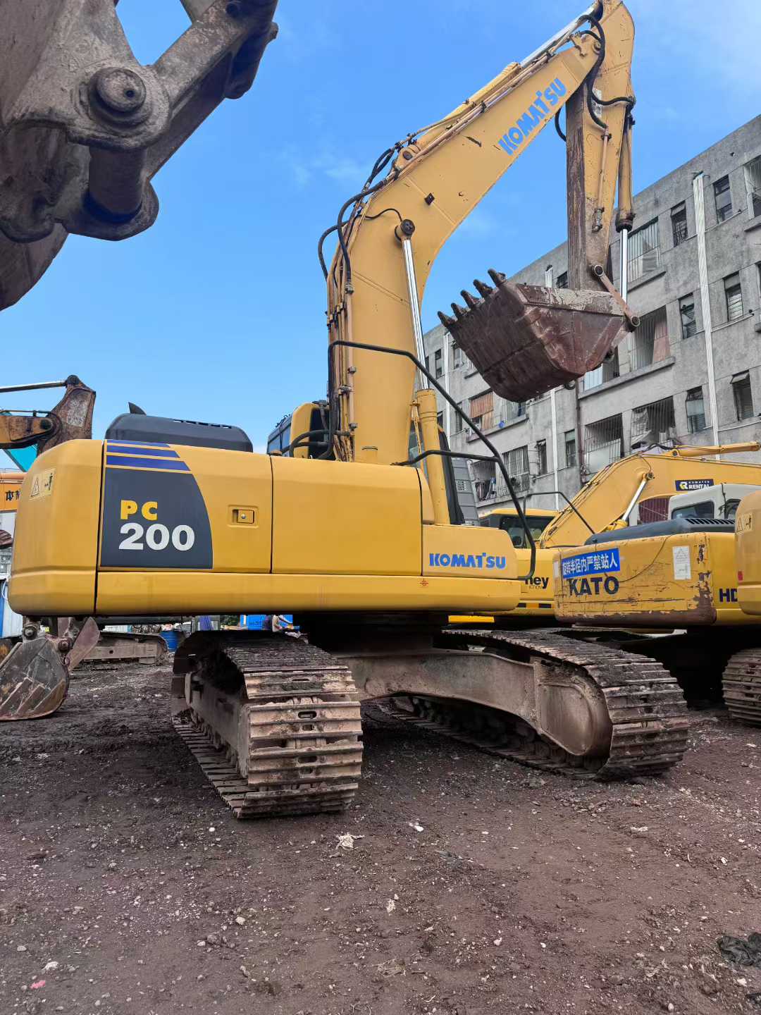 Buy Komatsu PC200-8 Used Excavator / 1