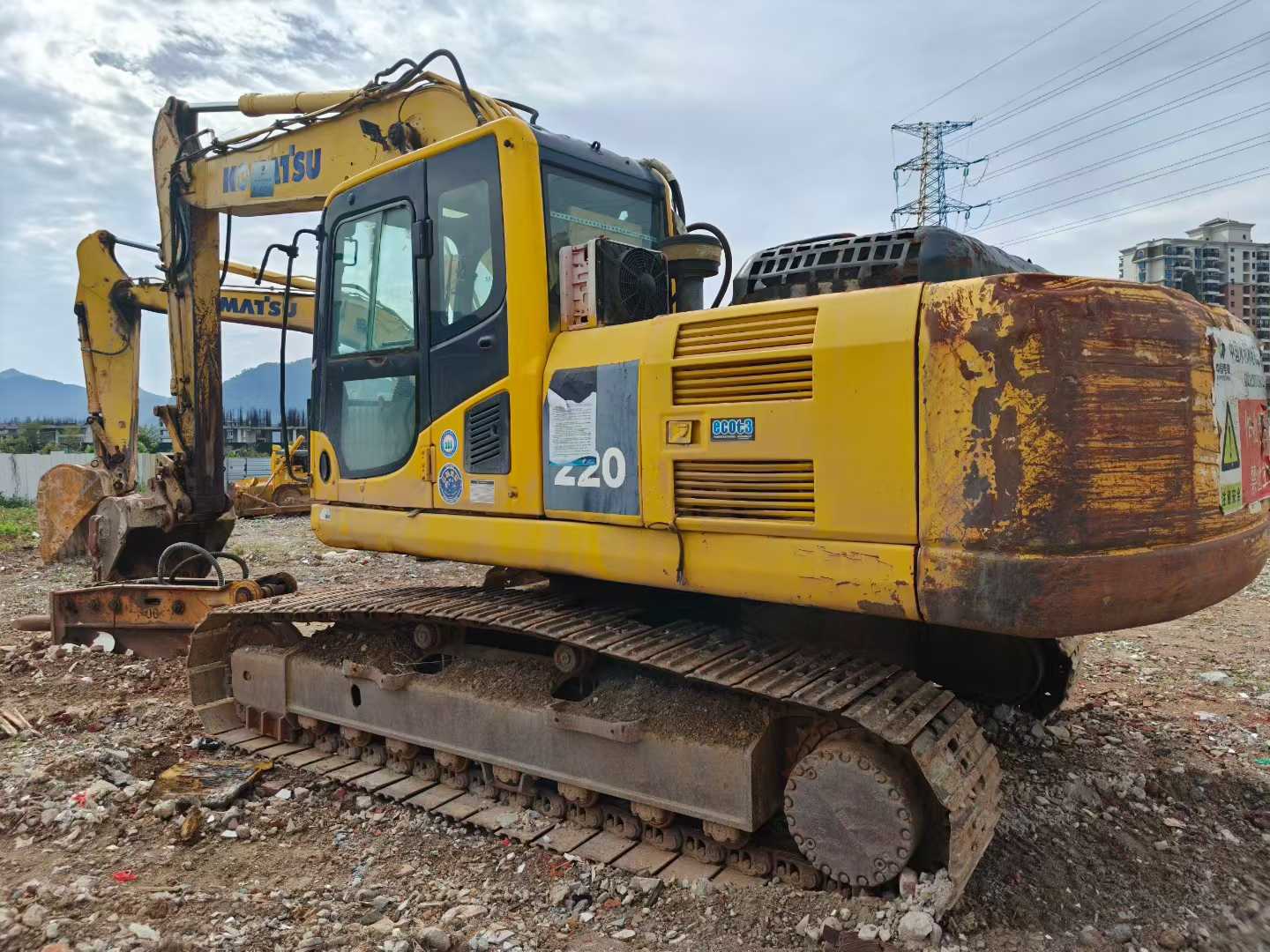 Buy Komatsu PC220-8 Used Excavator / 1