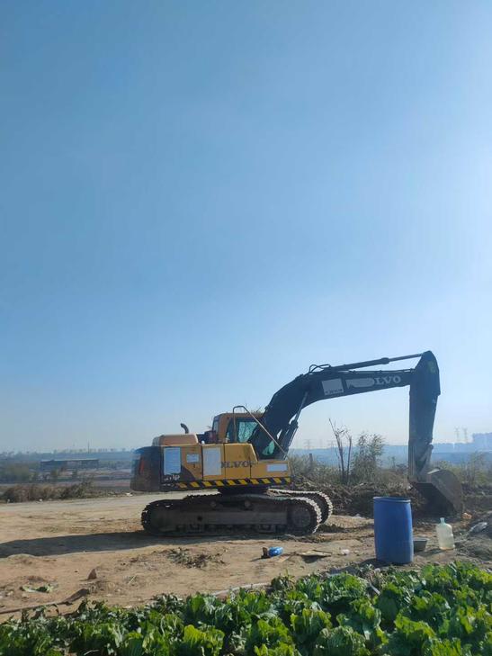 Buy Volvo EW210C Used Excavator / 1