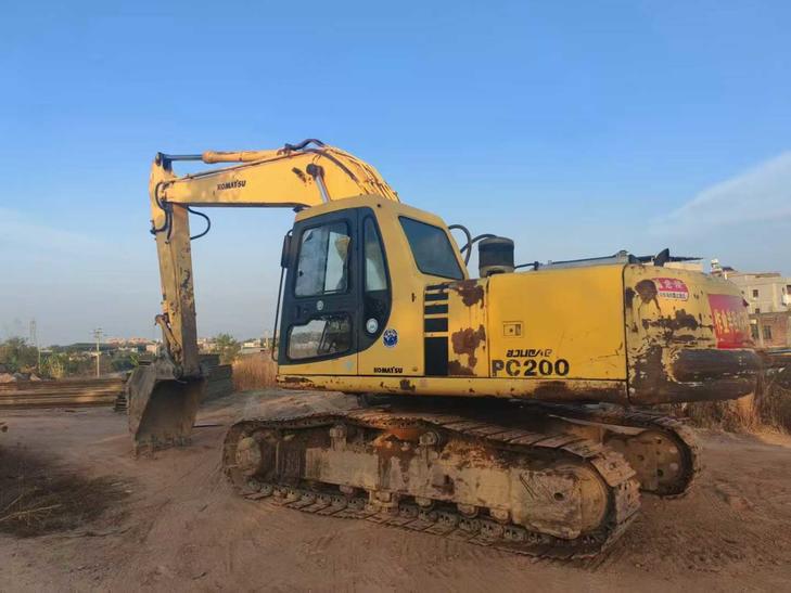 Buy Komatsu PC200-6 Used Excavator / 1