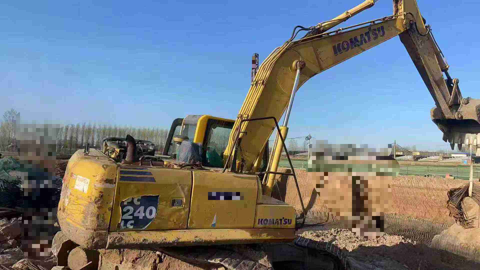 Buy Komatsu PC200 Used Excavator / 2 Used Komatsu PC200 Excavator 2014 Model / 2