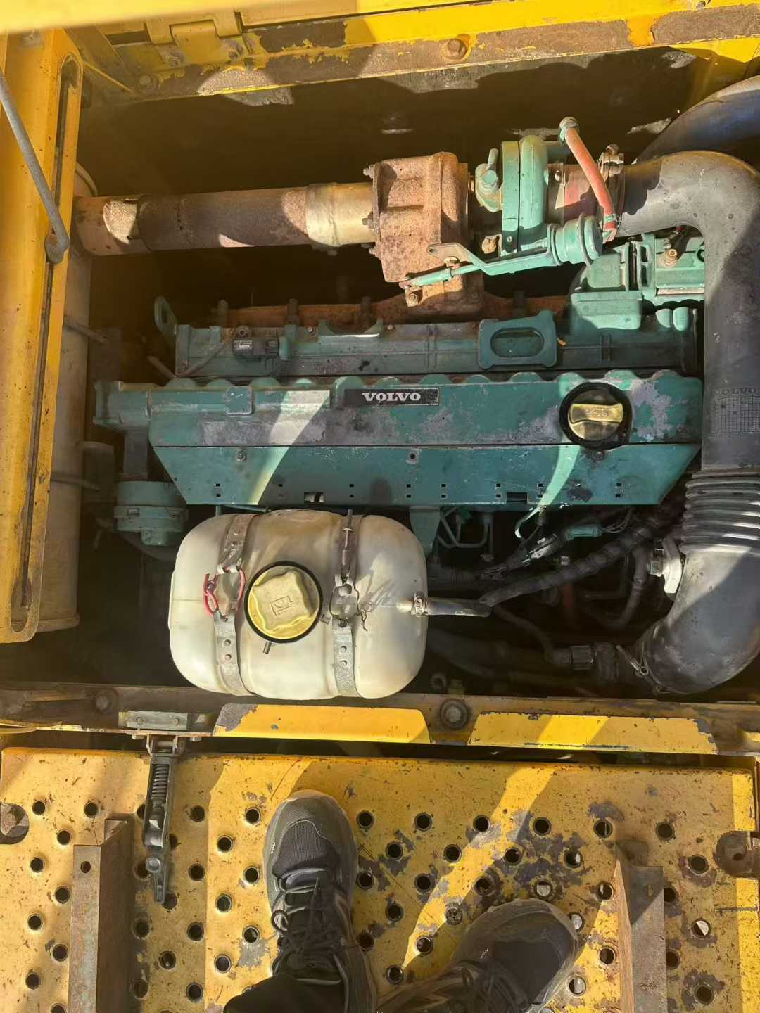 Buy Volvo EW210C Used Excavator / 9 Used Volvo EW210C Excavator 2011 Model / 9