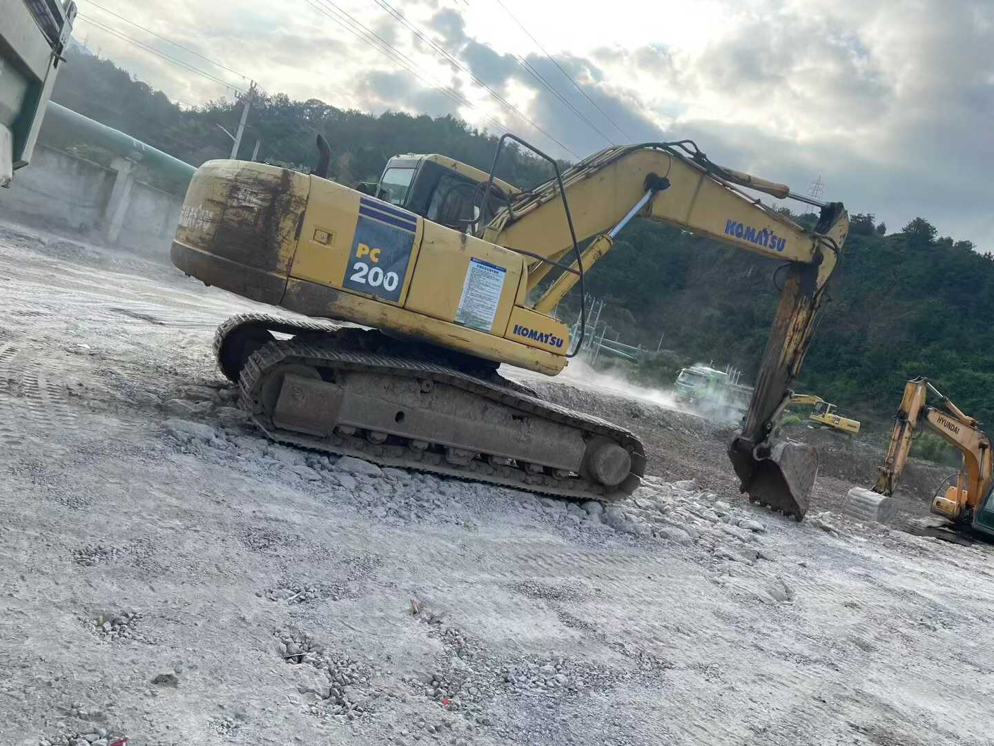Buy Komatsu PC200 Used Excavator / 1