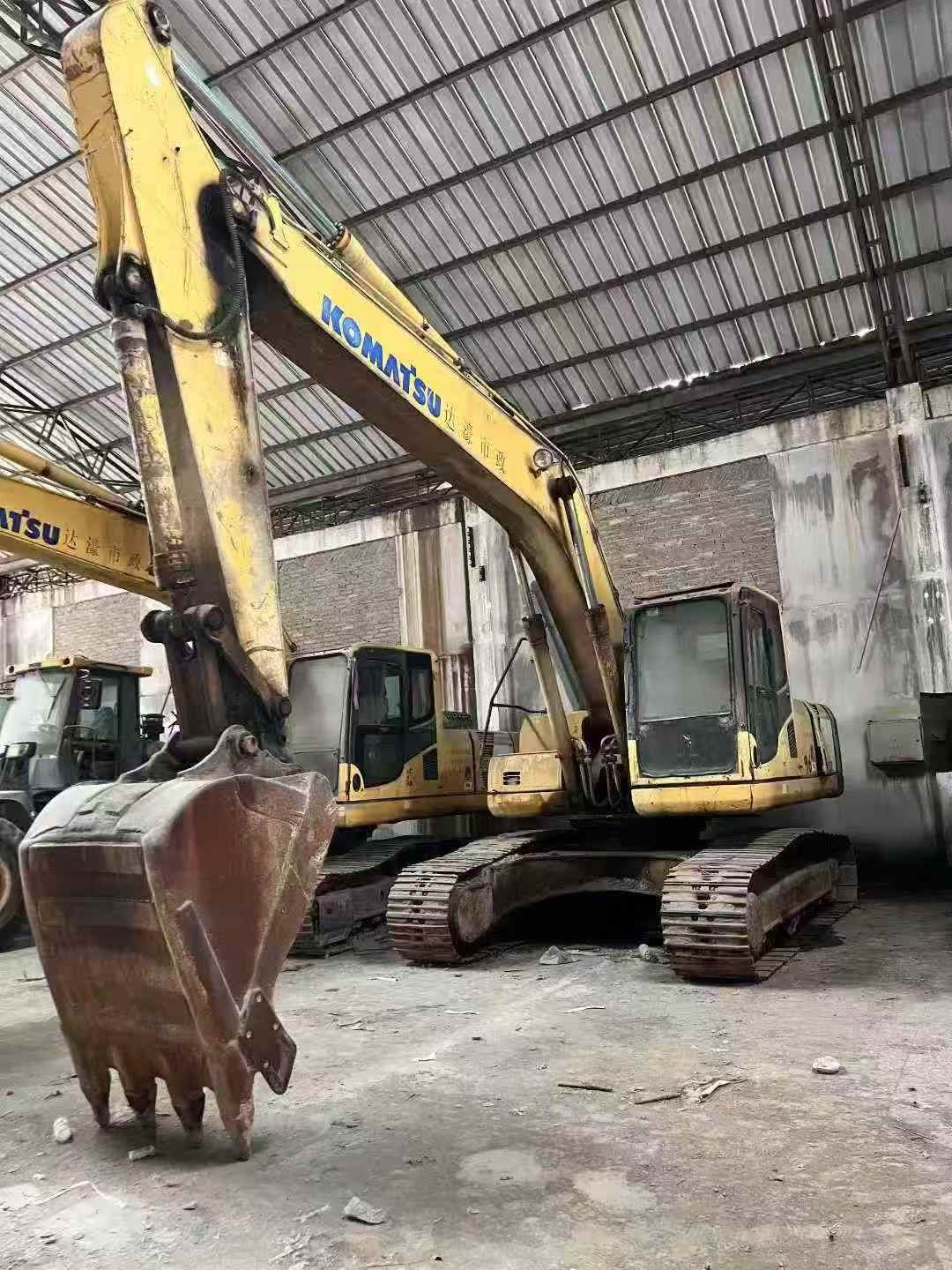 Buy Komatsu PW220-7 Used Excavator / 1