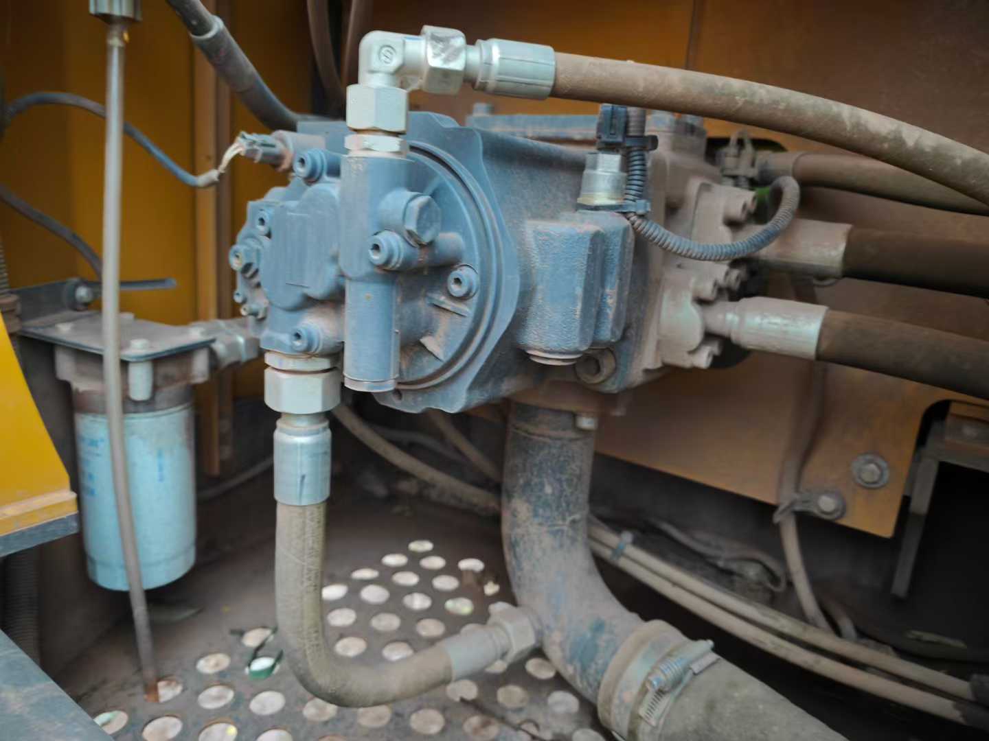 Buy XCMG LW200 Used Excavator / 3 Used XCMG LW200 Excavator 2024 Model / 3