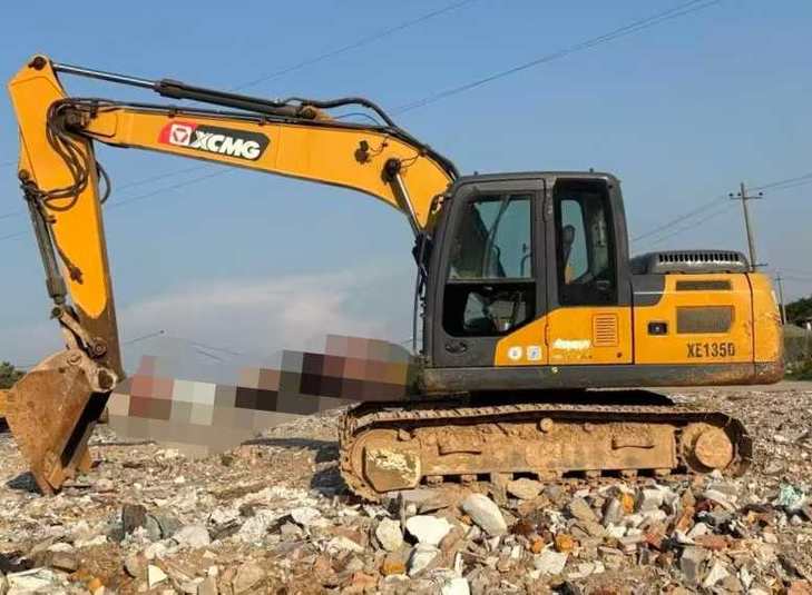 Buy XCMG XE135GA Used Excavator / 1