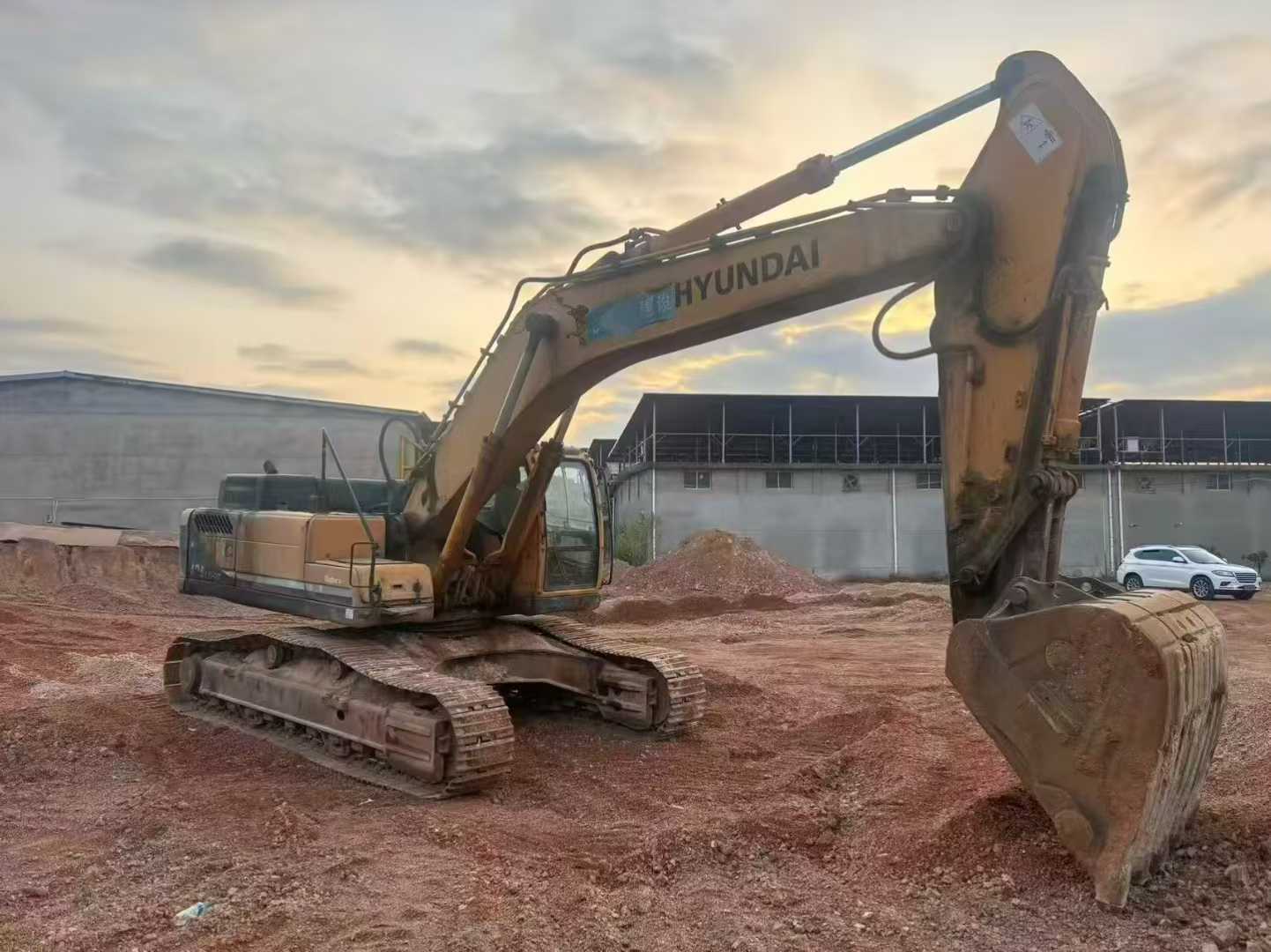 Buy Hyundai R385LVS Used Excavator / 2 Used Hyundai R385LVS Excavator 2013 Model / 2