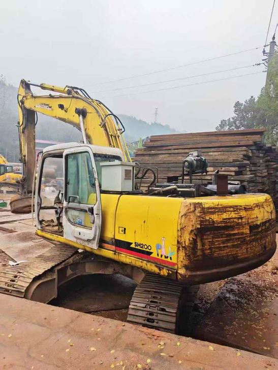 Buy Sumitomo SH200 Used Excavator / 1