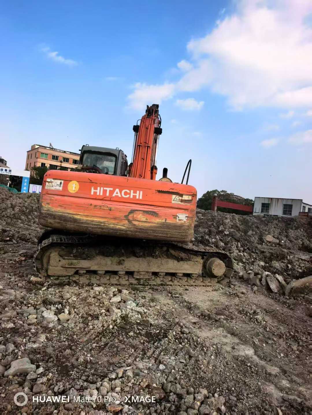 Buy Hitachi ZAXIS200 Used Excavator / 1