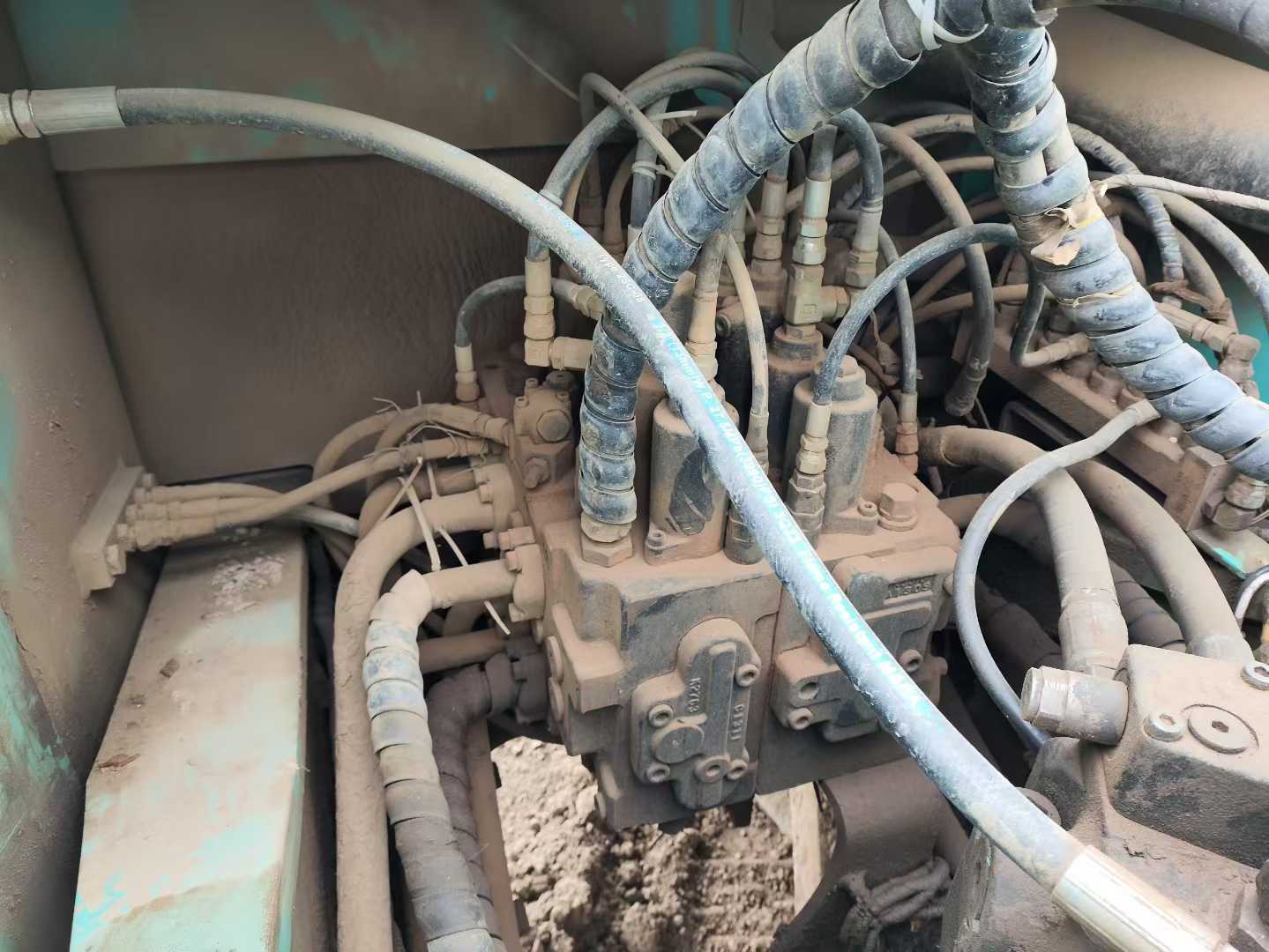 Buy Kobelco SK200 Used Excavator / 6 Used Kobelco SK200 Excavator 2012 Model / 6