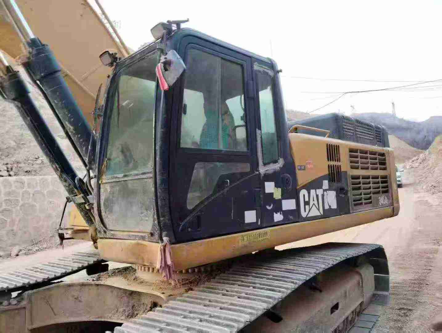 Buy Caterpillar 345D Used Excavator / 1