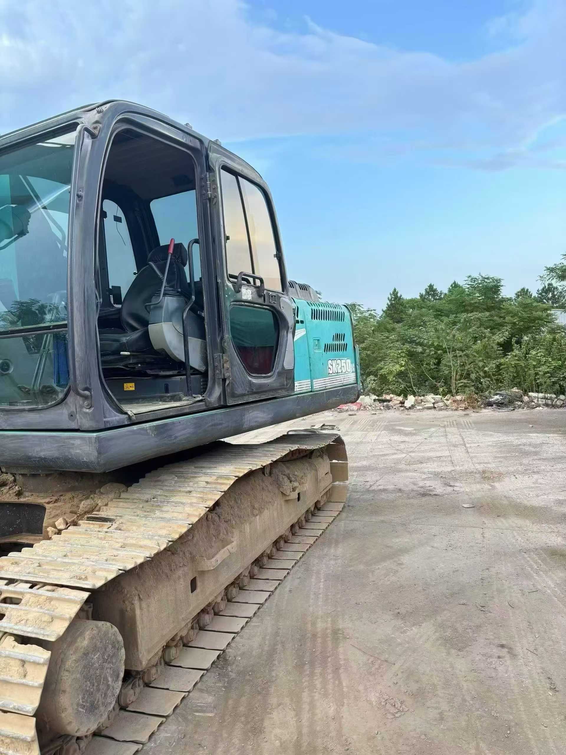Buy Kobelco SK210 Used Excavator / 4 Used Kobelco SK210 Excavator 2010 Model / 4