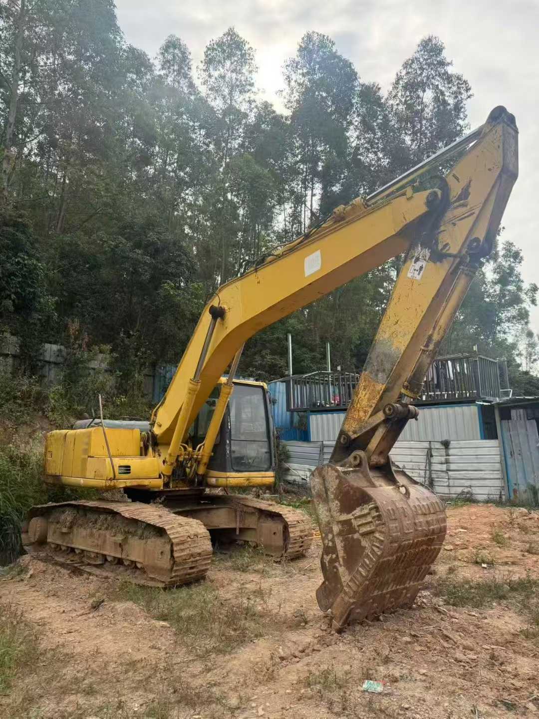Buy Komatsu PC200-6E Used Excavator / 1