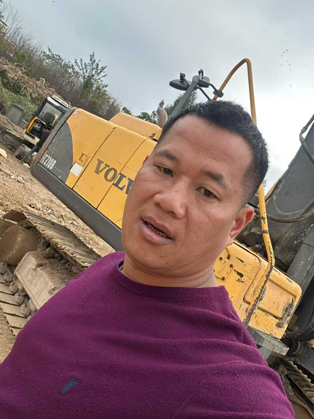 Buy Volvo EW210C Used Excavator / 1