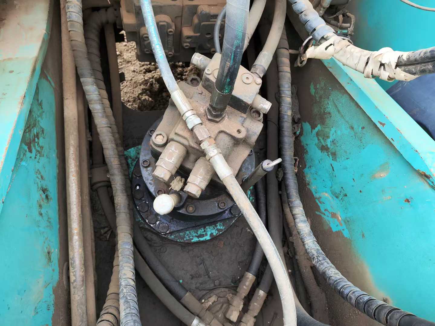 Buy Kobelco SK200 Used Excavator / 5 Used Kobelco SK200 Excavator 2012 Model / 5