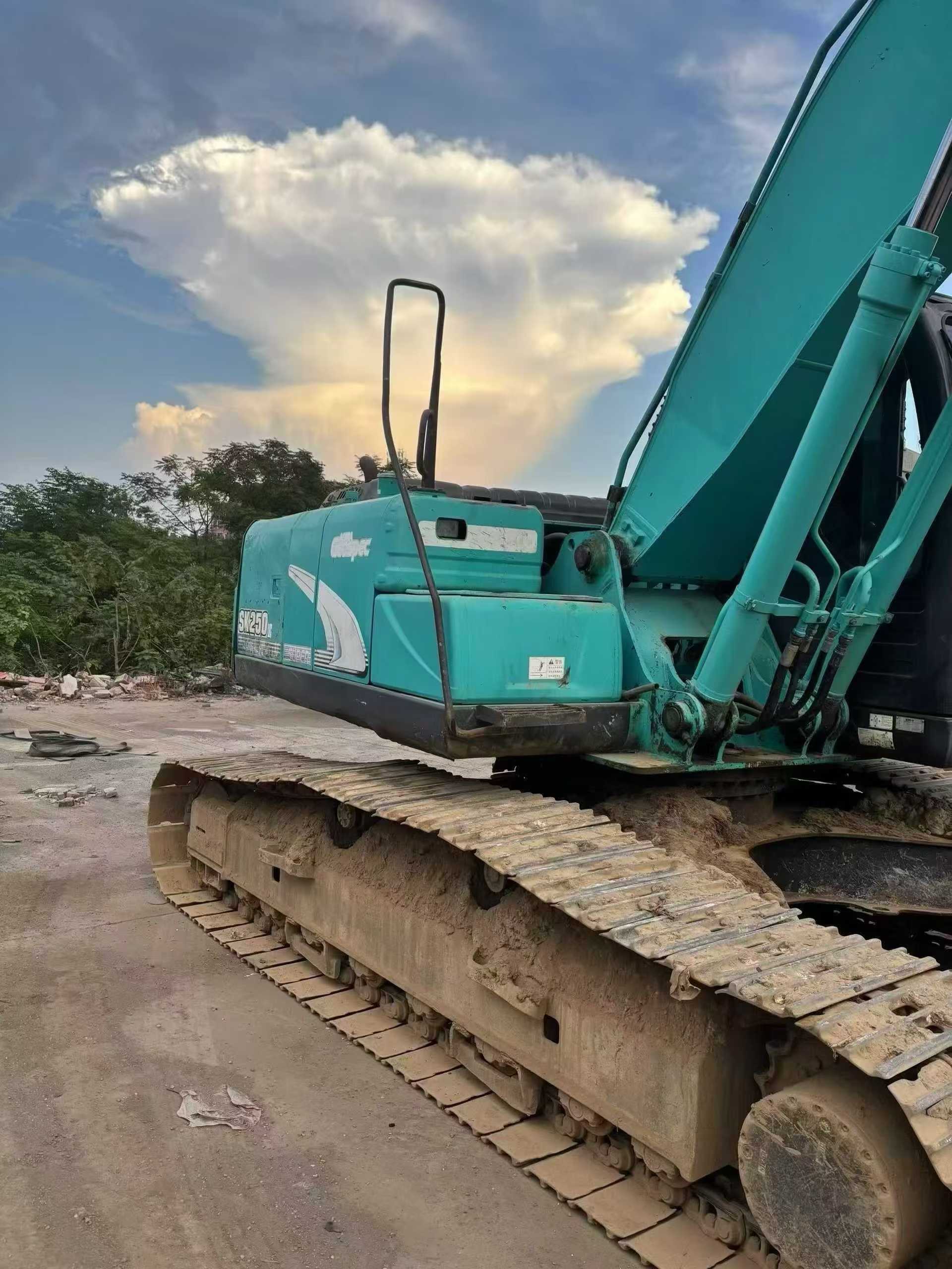 Buy Kobelco SK210 Used Excavator / 3 Used Kobelco SK210 Excavator 2010 Model / 3