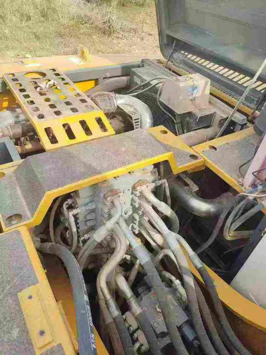 Buy Liebherr R924 Used Excavator / 1