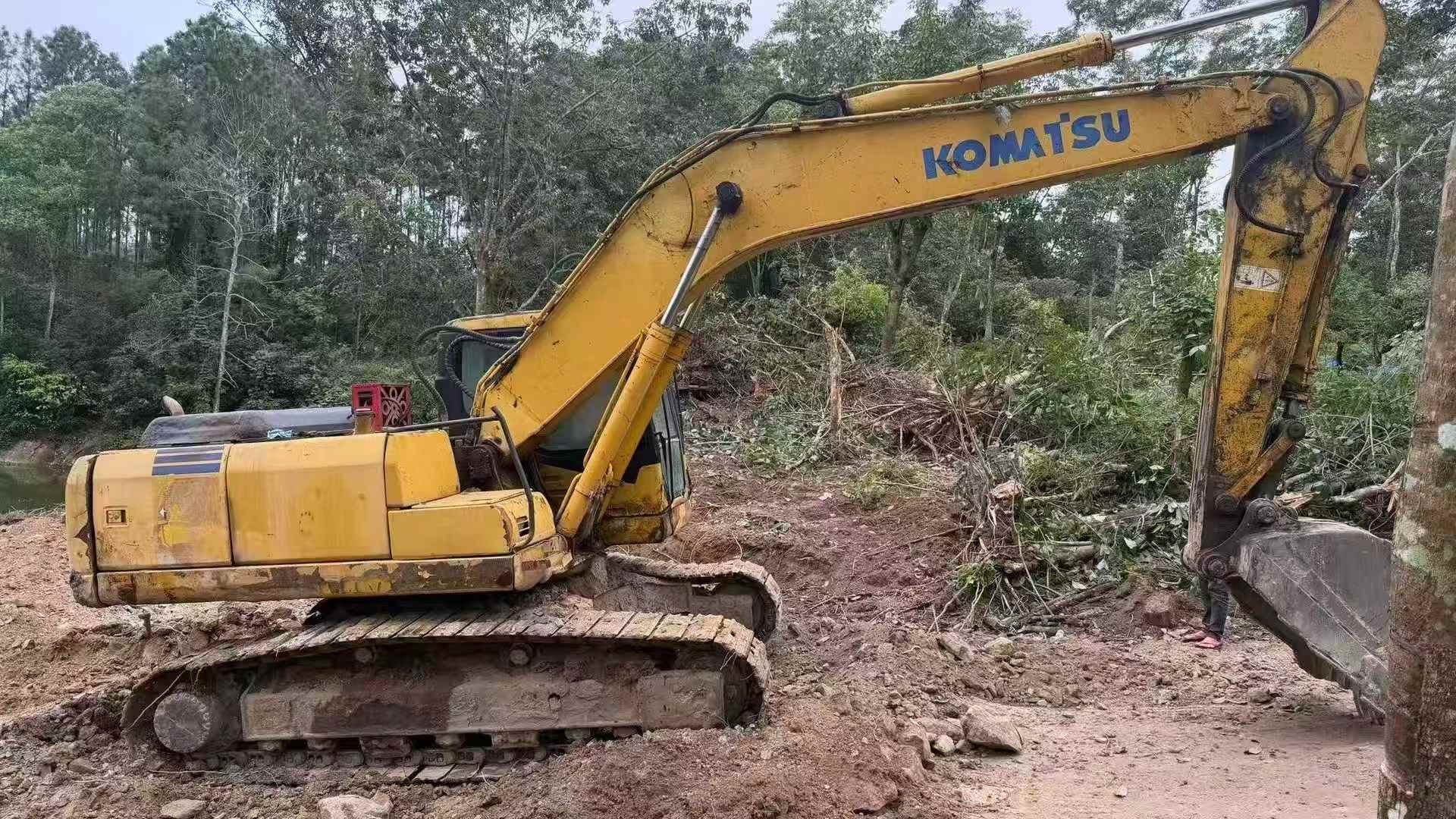 Buy Komatsu PW200-7 Used Excavator / 1