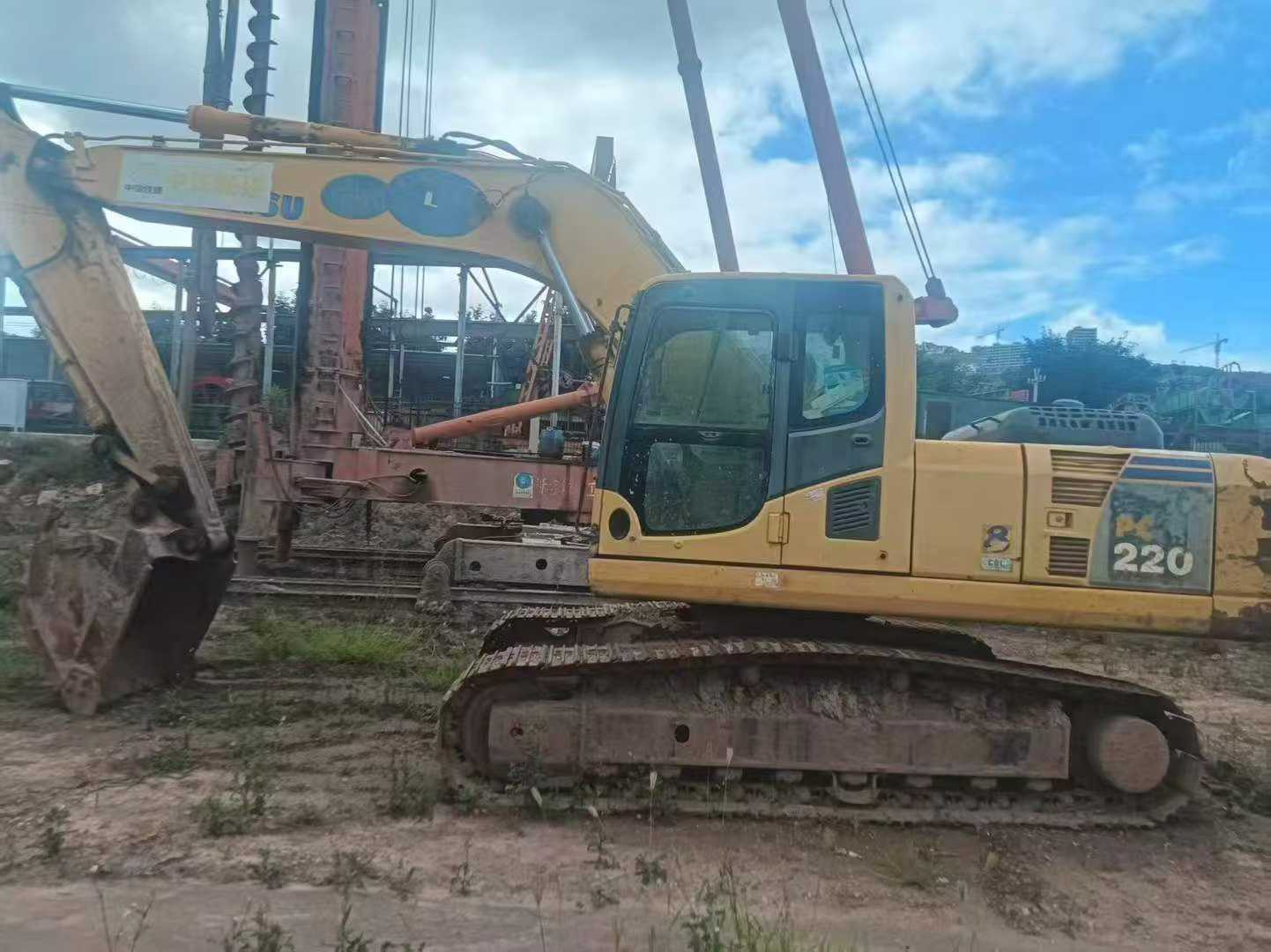 Buy Komatsu PC220-8 Used Excavator / 1