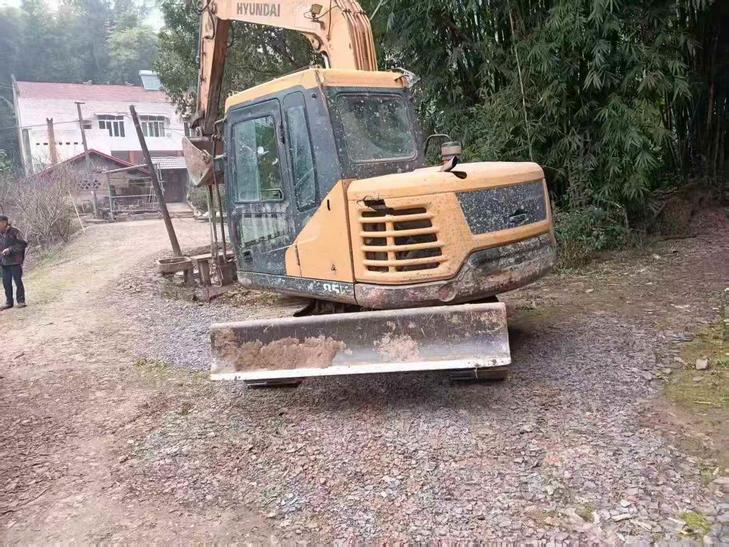 Buy Hyundai R75VS Used Excavator / 1
