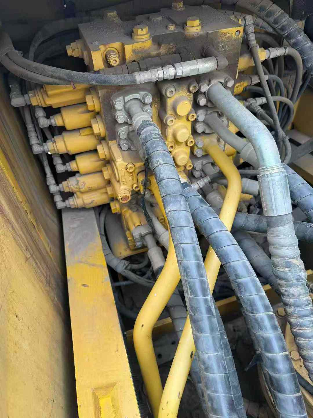 Buy Komatsu PC200 Used Excavator / 6 Used Komatsu PC200 Excavator 2014 Model / 6