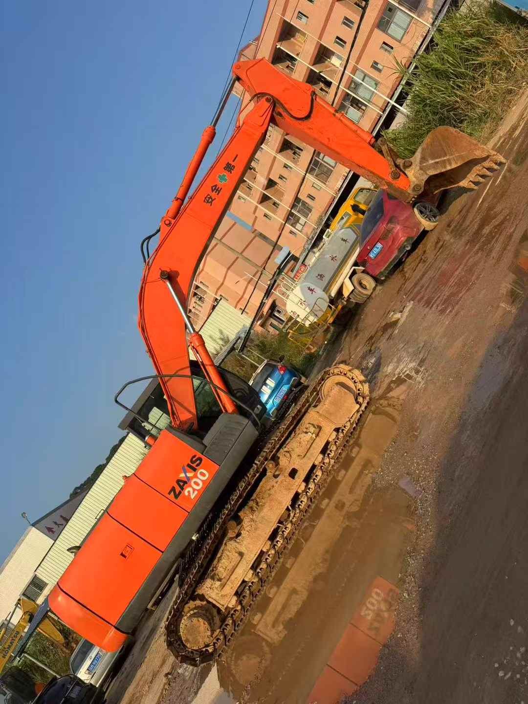 Buy Hitachi ZAXIS200 Used Excavator / 1