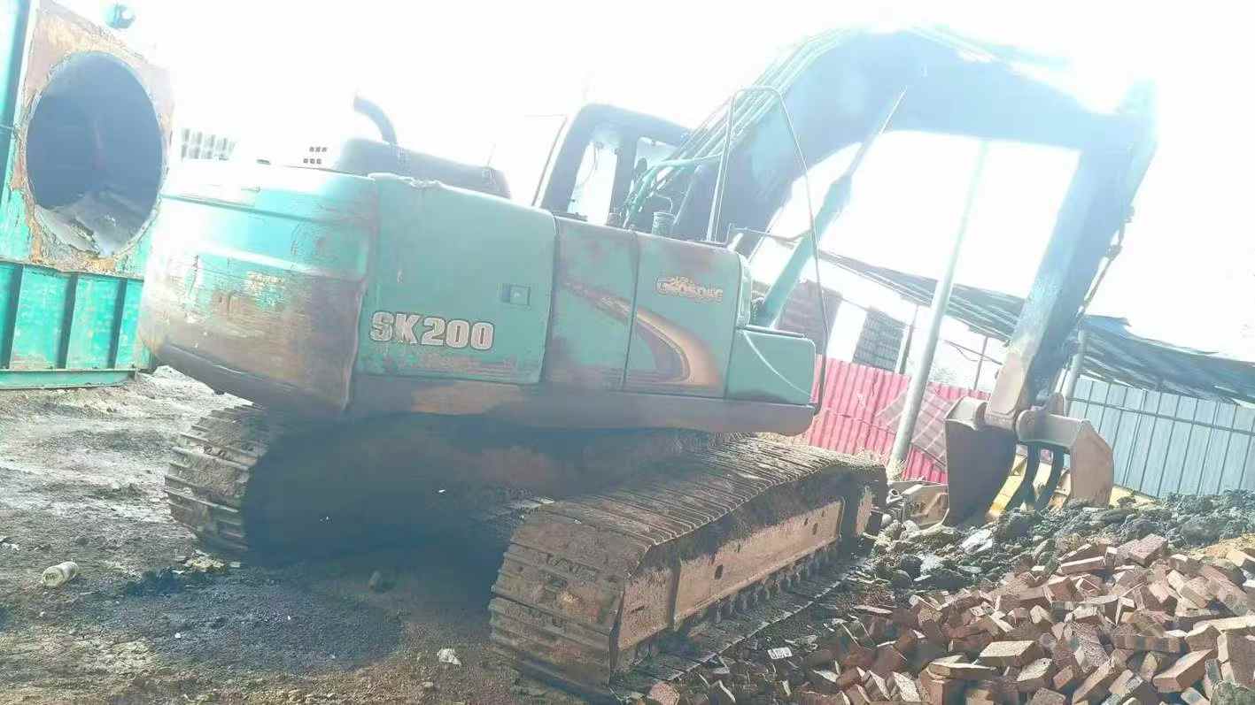 Buy Kobelco SK200 Used Excavator / 1