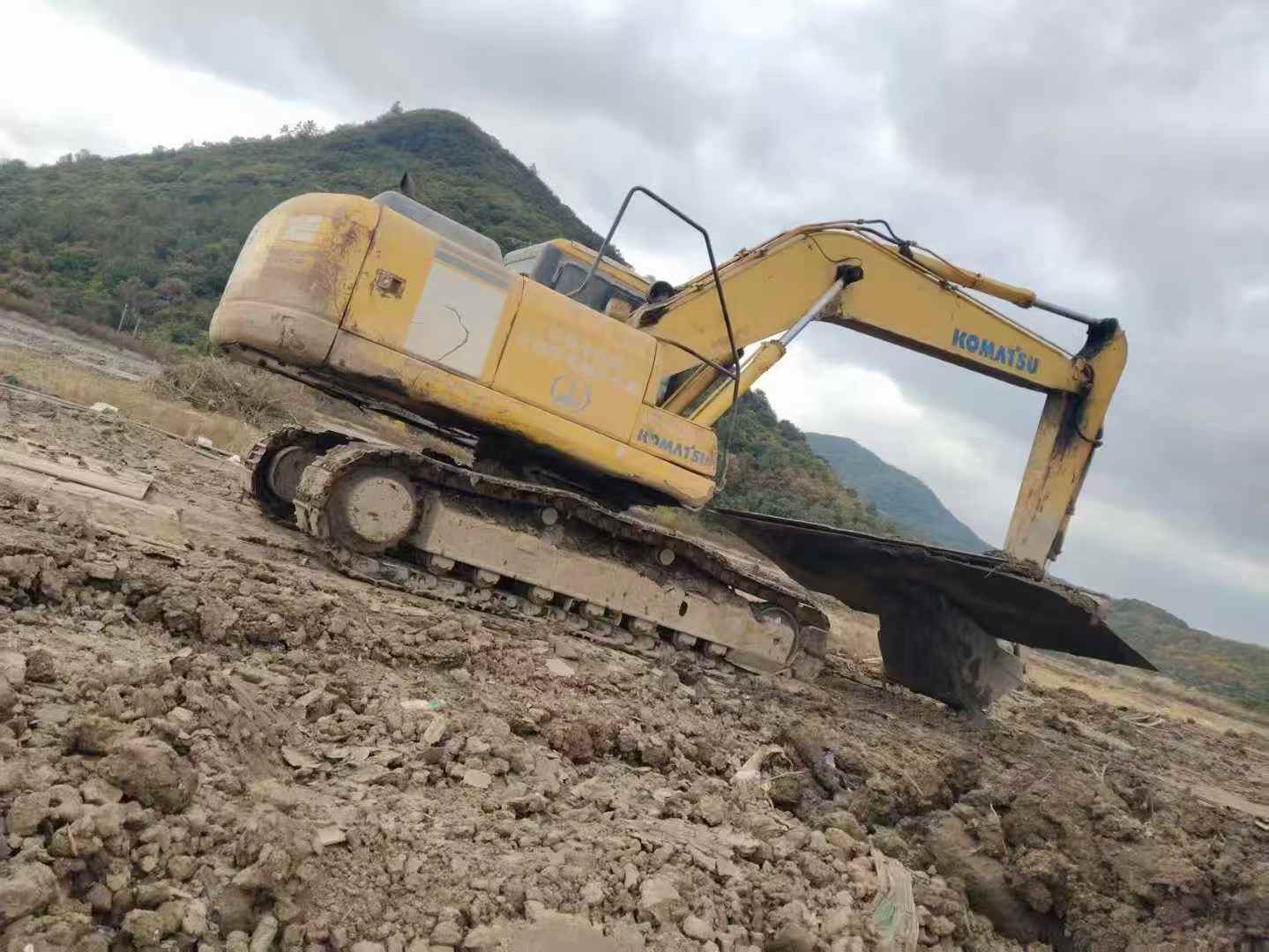 Buy Komatsu PW200-7 Used Excavator / 1